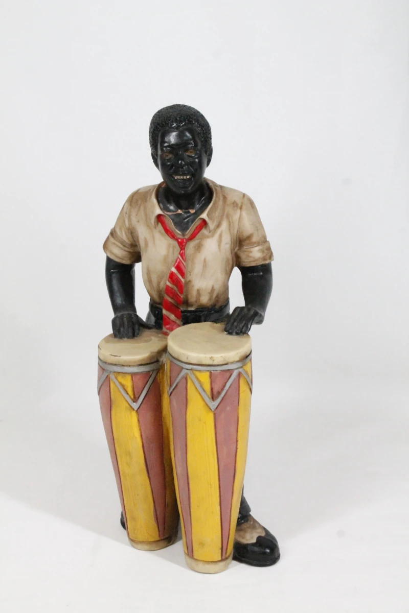 Vintage beeldjes van Afro-Amerikaanse jazzmuzikanten