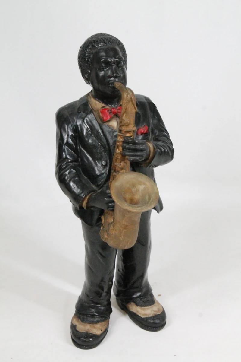 Vintage beeldjes van Afro-Amerikaanse jazzmuzikanten