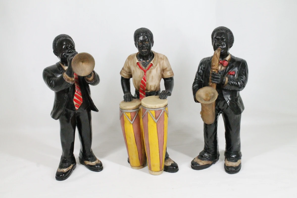Vintage beeldjes van Afro-Amerikaanse jazzmuzikanten
