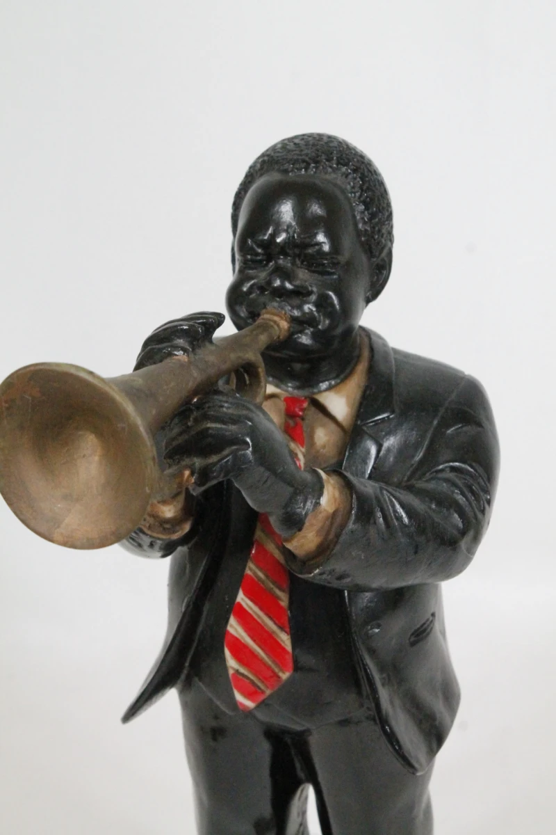 Vintage beeldjes van Afro-Amerikaanse jazzmuzikanten