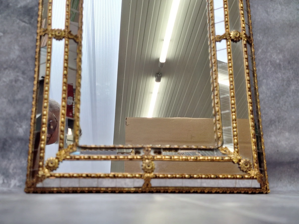 Vintage Hollywood Regency spiegel met facetglas en goudkleurige bloemornamenten - foto 9