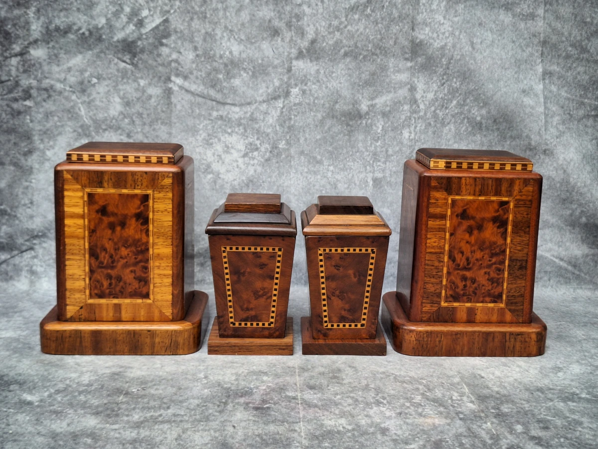 Set van 4 houten voorraadpotten met wortelnotenfineer en geometrisch inlegwerk - foto 5