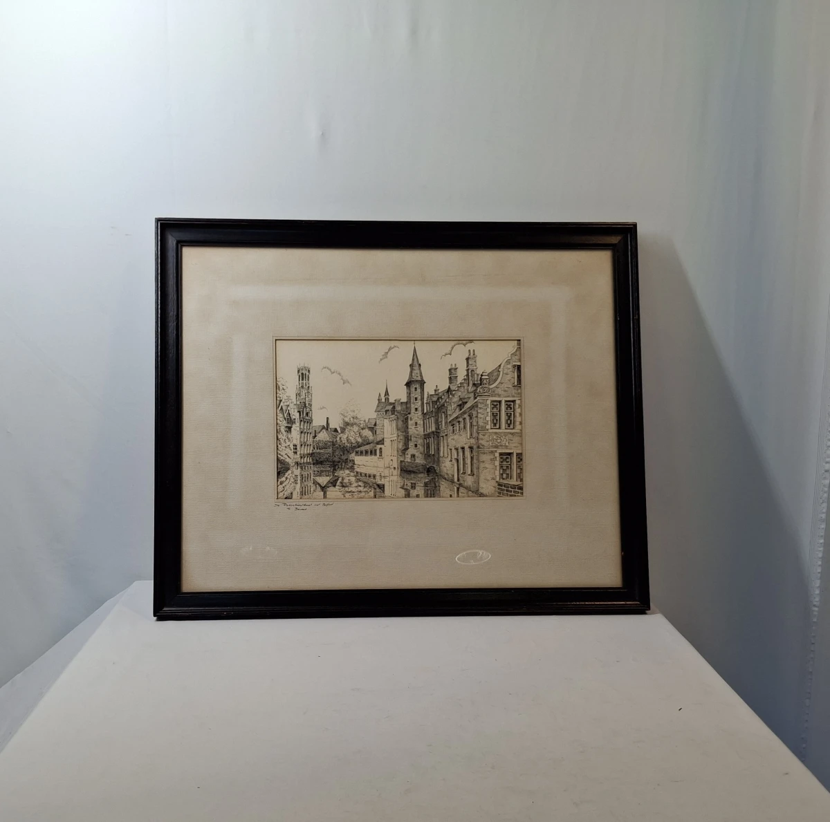Ingelijste pentekening van De Rozenhoedkaai met Belfort te Brugge