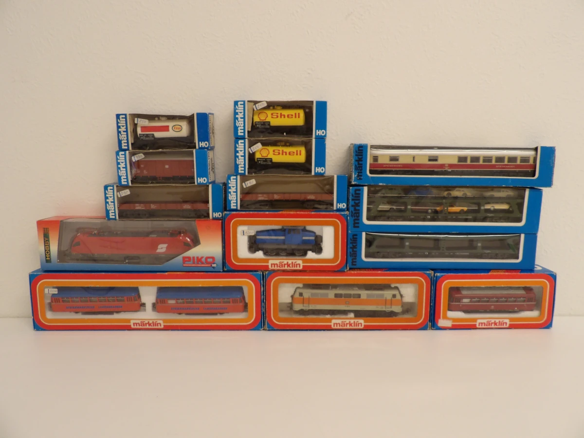 Lot Märklin modeltreinen en wagons (1)