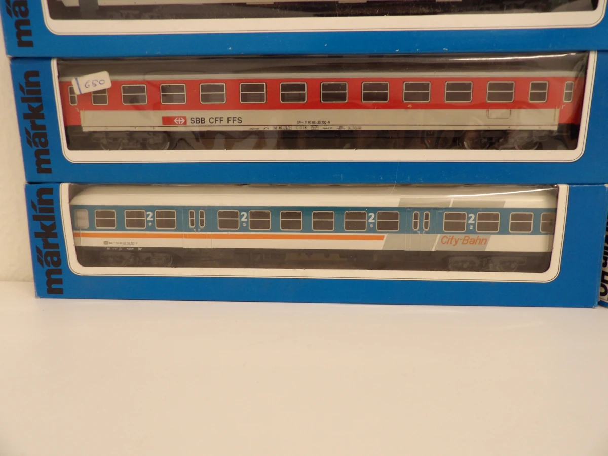 Lot Märklin modeltreinen en wagons (2)