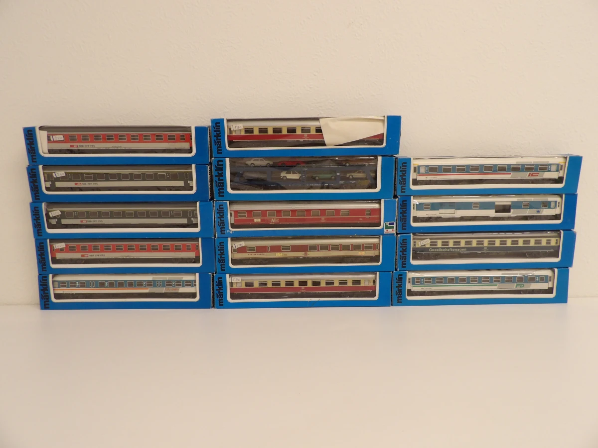 Lot Märklin modeltreinen en wagons (2)