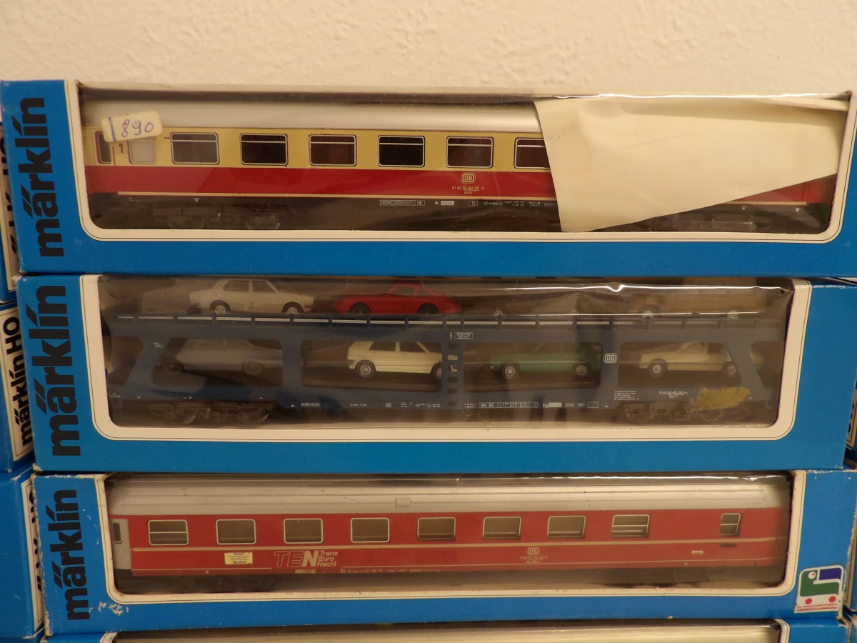 Lot Märklin modeltreinen en wagons (2)