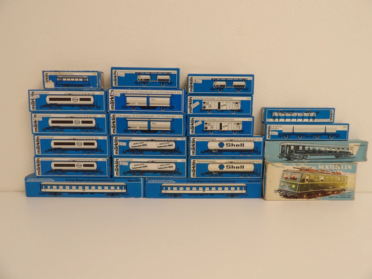 Lot Märklin modeltreinen en wagons (3)