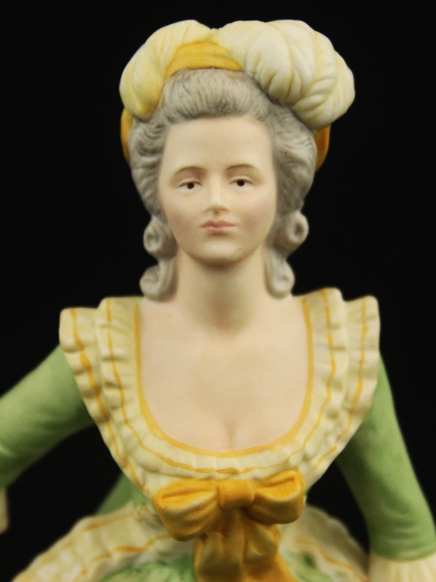 Porseleinen beeld Marie Antoinette in groene jurk