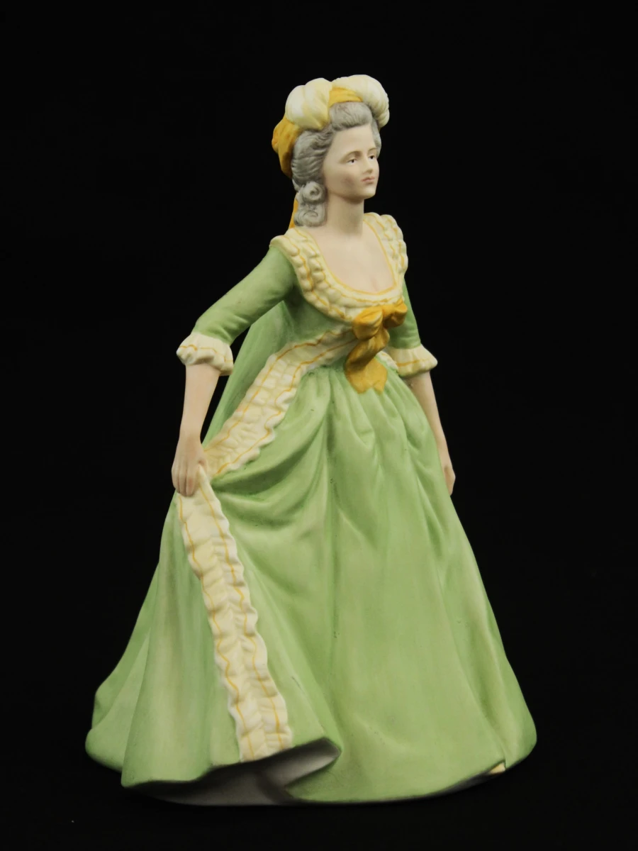 Porseleinen beeld Marie Antoinette in groene jurk