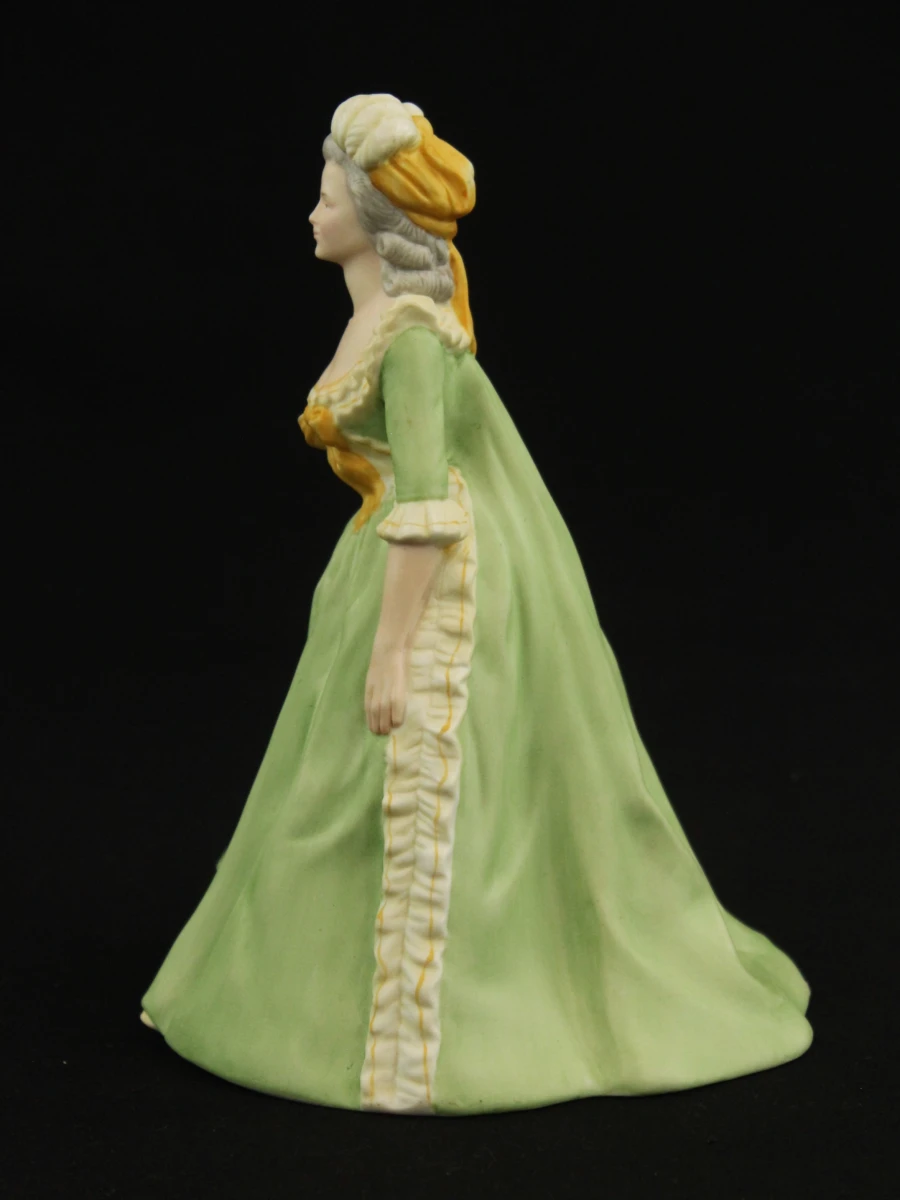 Porseleinen beeld Marie Antoinette in groene jurk