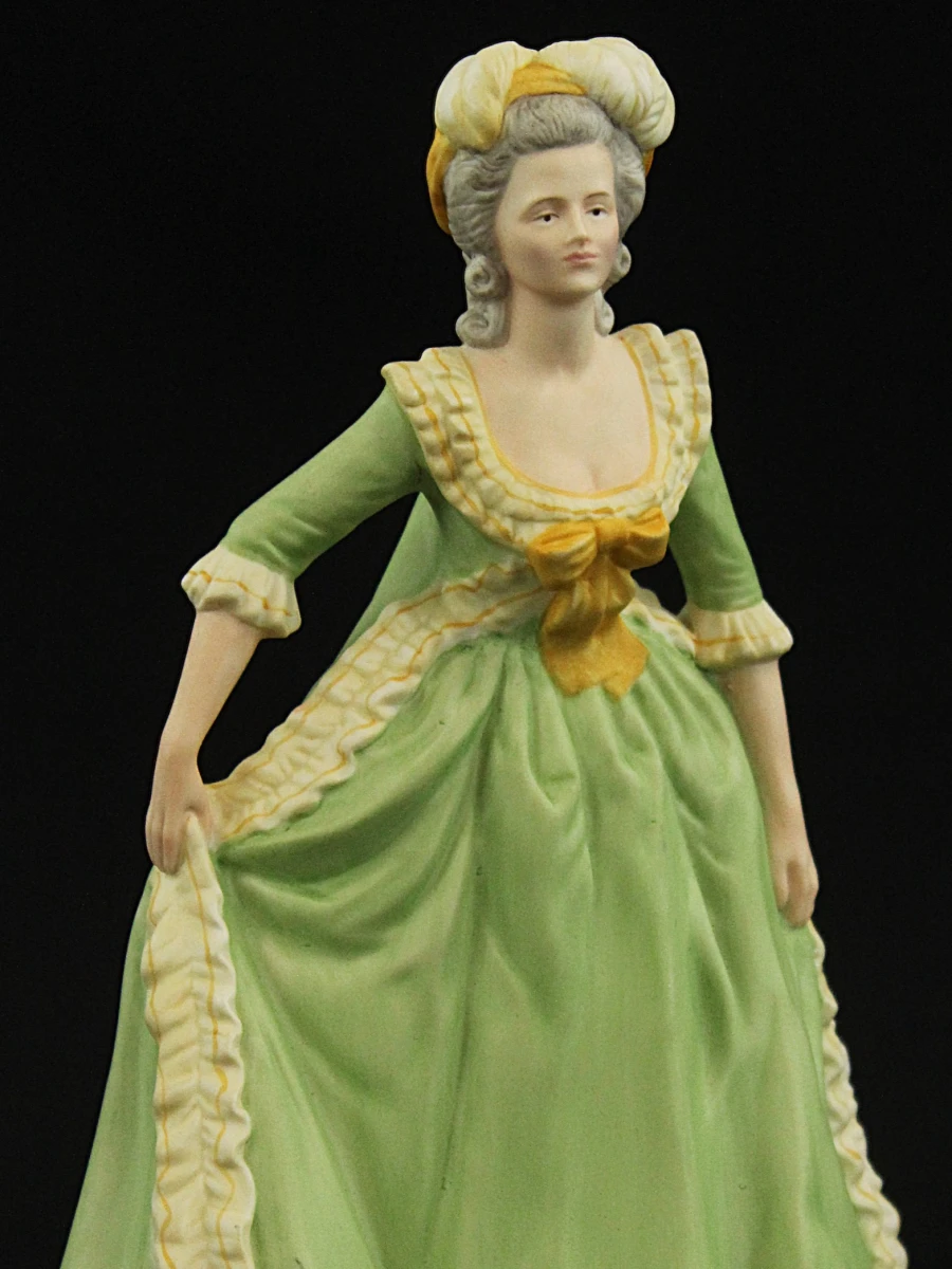 Porseleinen beeld Marie Antoinette in groene jurk