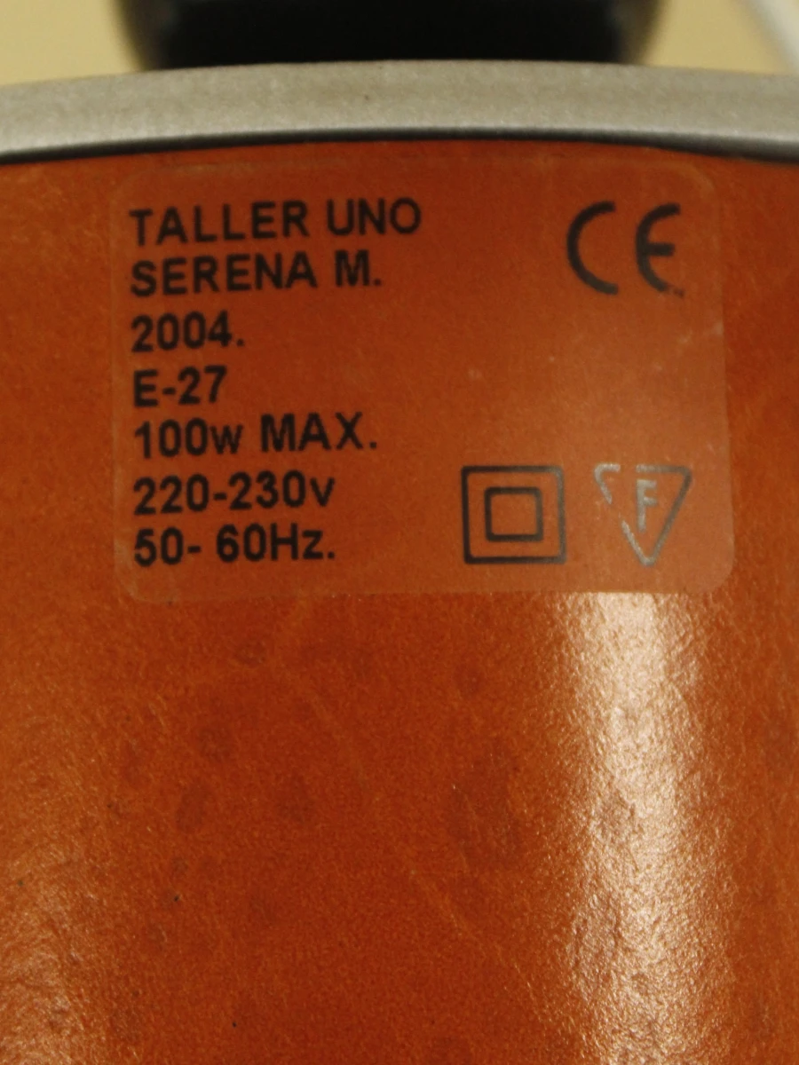 Taller Uno “Serena” design tafellamp - leder en metaal - Spaans design, 2004
