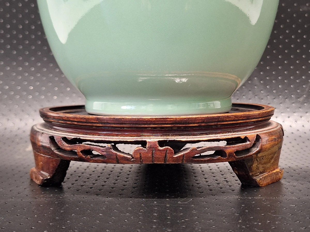 Chinese celadon kraaghalsvaas met houten voet en luxe bewaardoos - gemerkt Dà Lì - foto 8