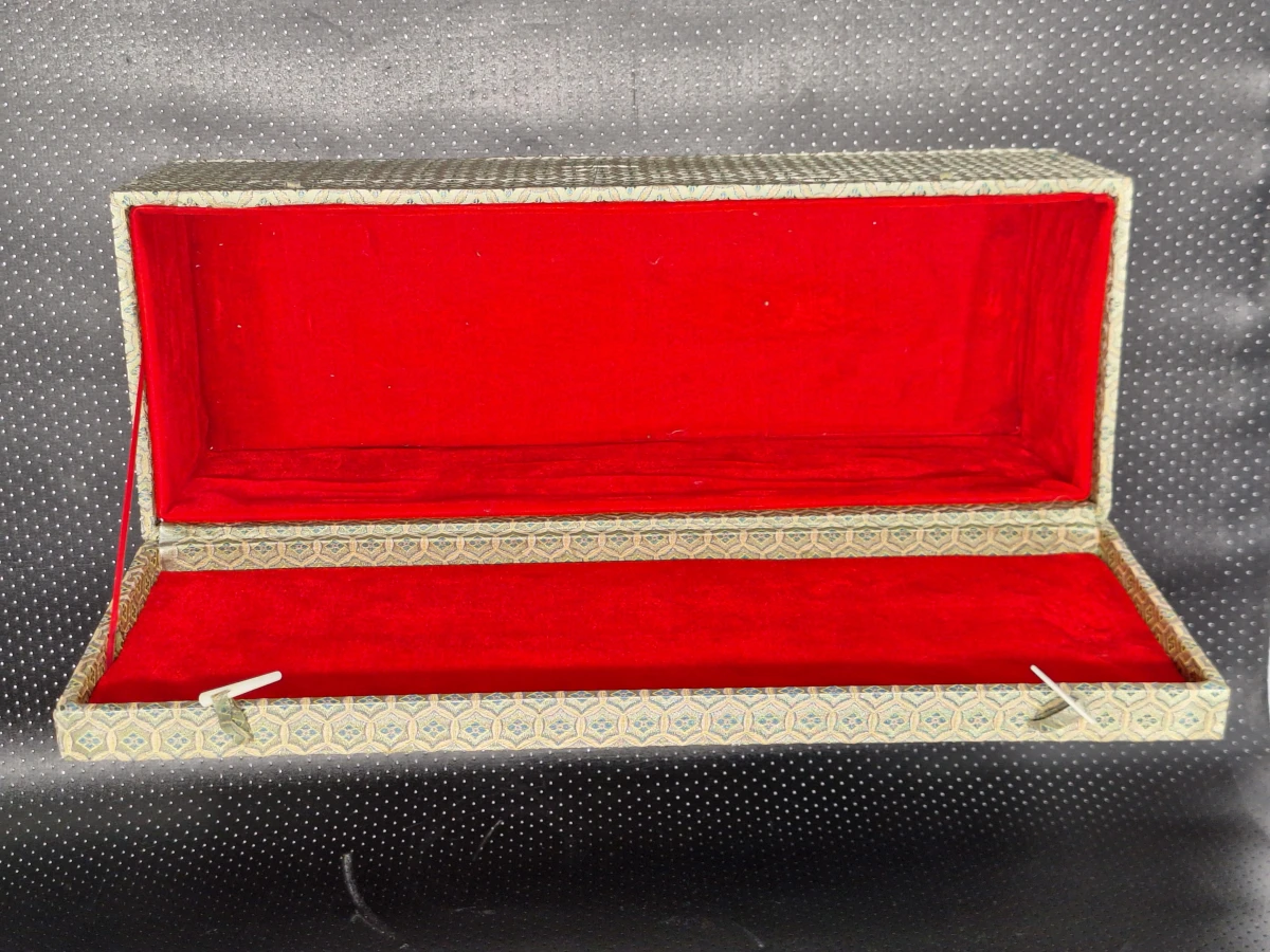 Chinese celadon kraaghalsvaas met houten voet en luxe bewaardoos - gemerkt Dà Lì - foto 3