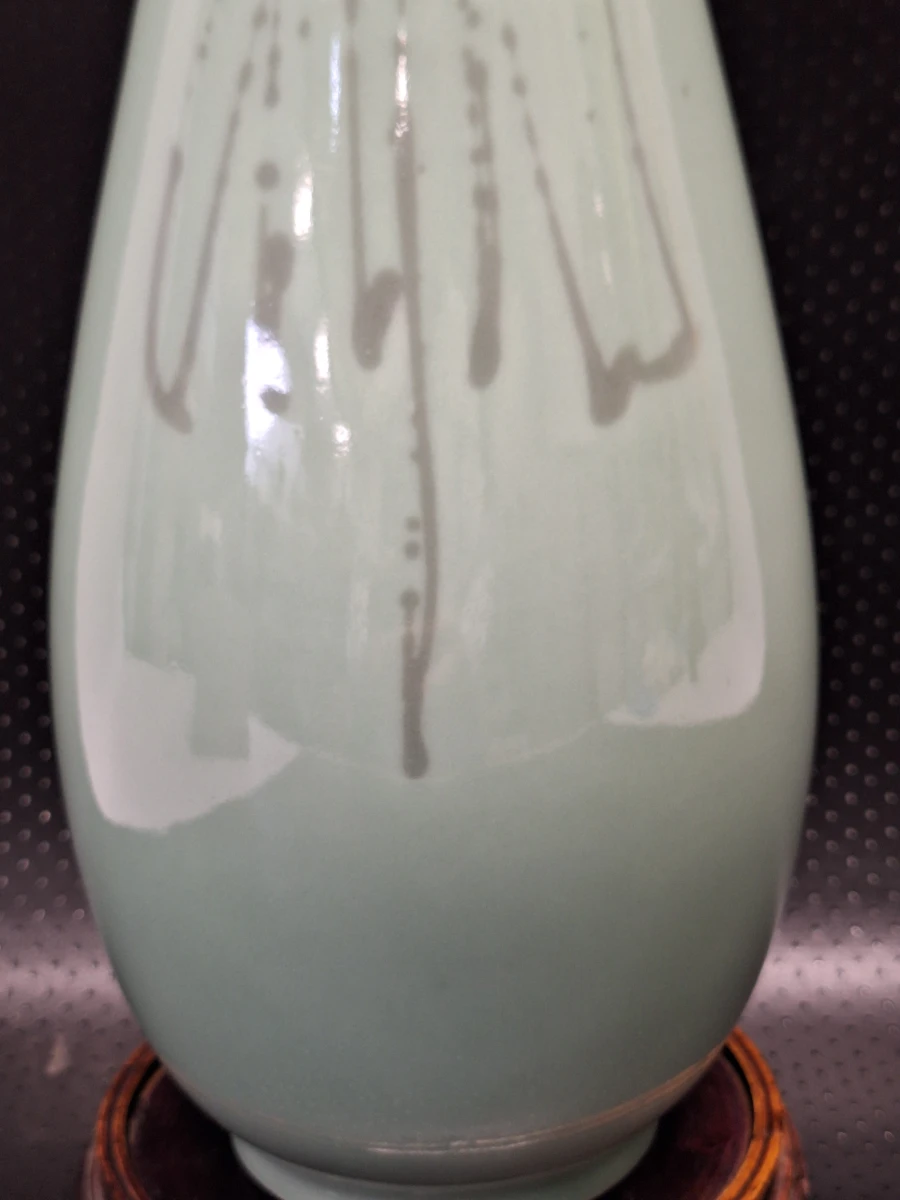 Chinese celadon kraaghalsvaas met houten voet en luxe bewaardoos - gemerkt Dà Lì - foto 9