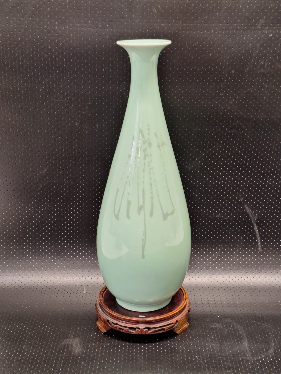 Chinese celadon kraaghalsvaas met houten voet en luxe bewaardoos - gemerkt Dà Lì - foto 2