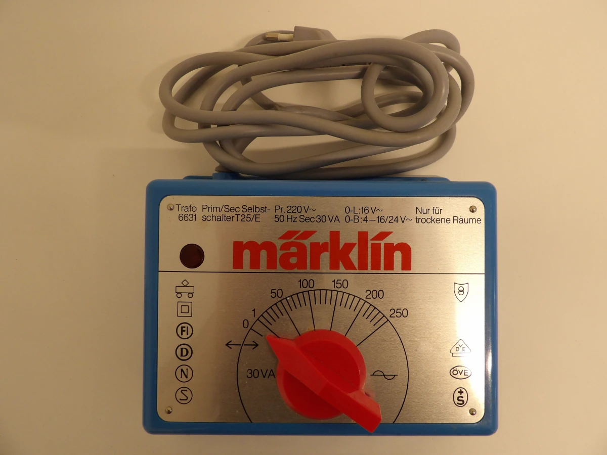 Märklin transformatorset 6002 (52 VA) + 6631 (30 VA)