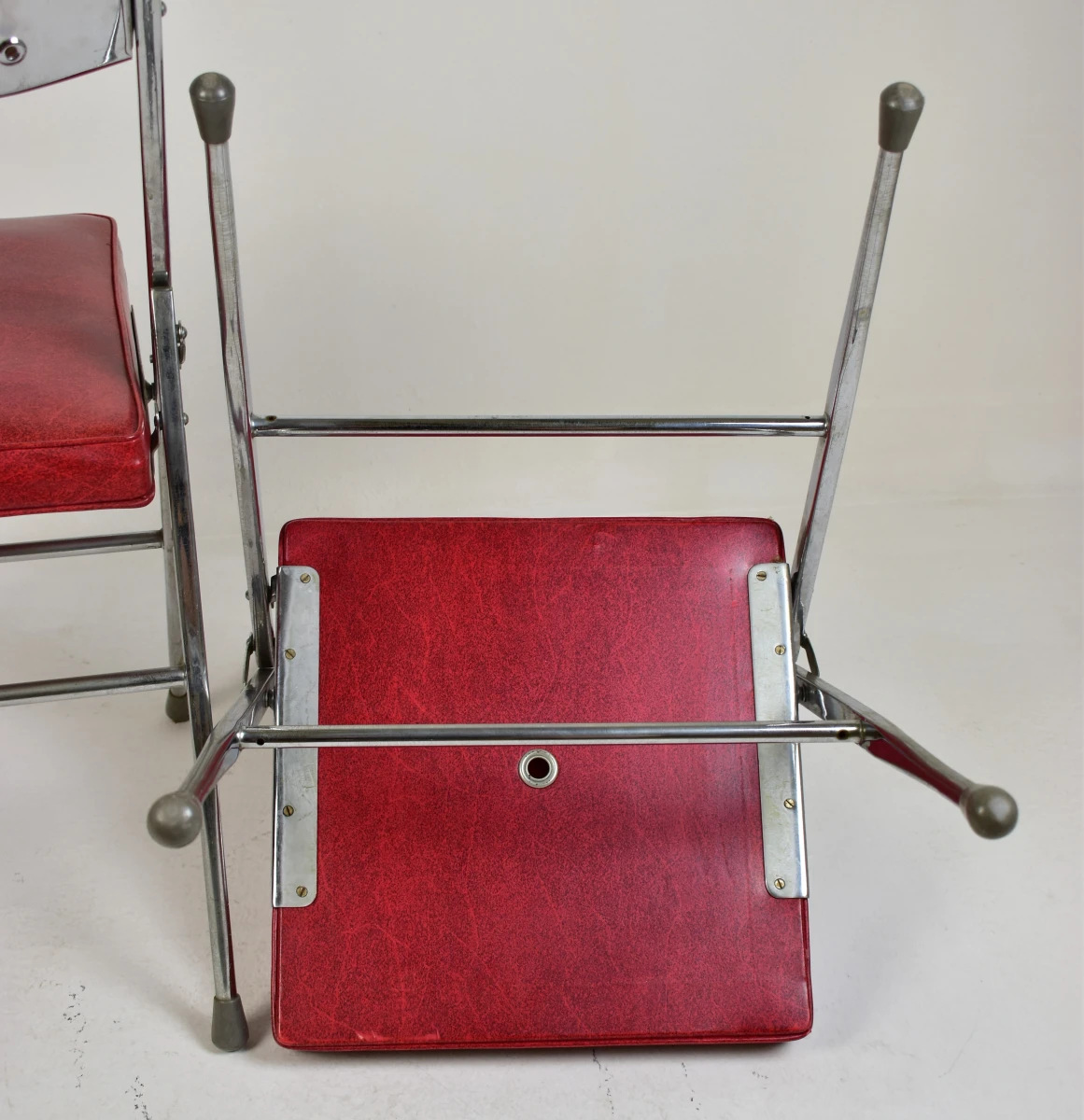 Set van 2 vintage klapstoelen met chromen frame en rood skai, ca. 1970 - foto 8