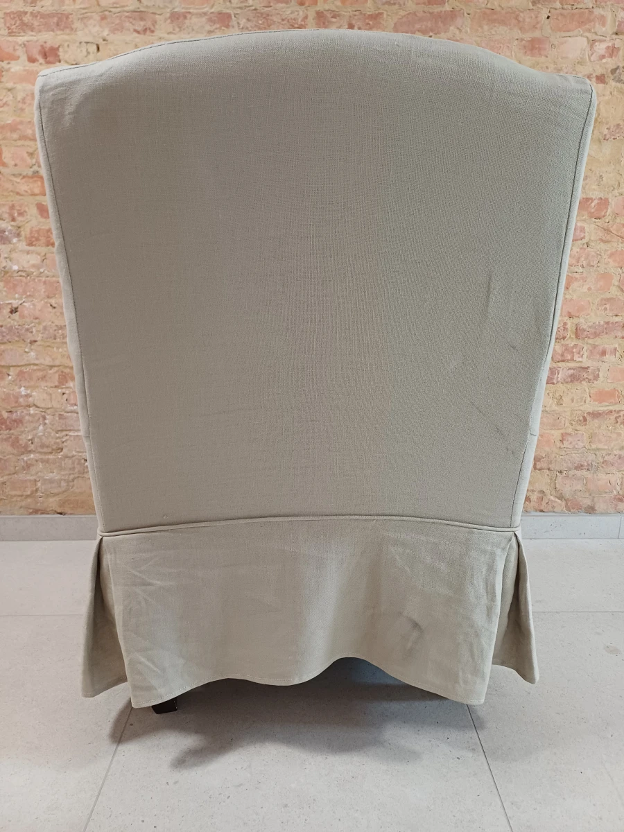 Beige fauteuil gesigneerd door Pommelien Thijs