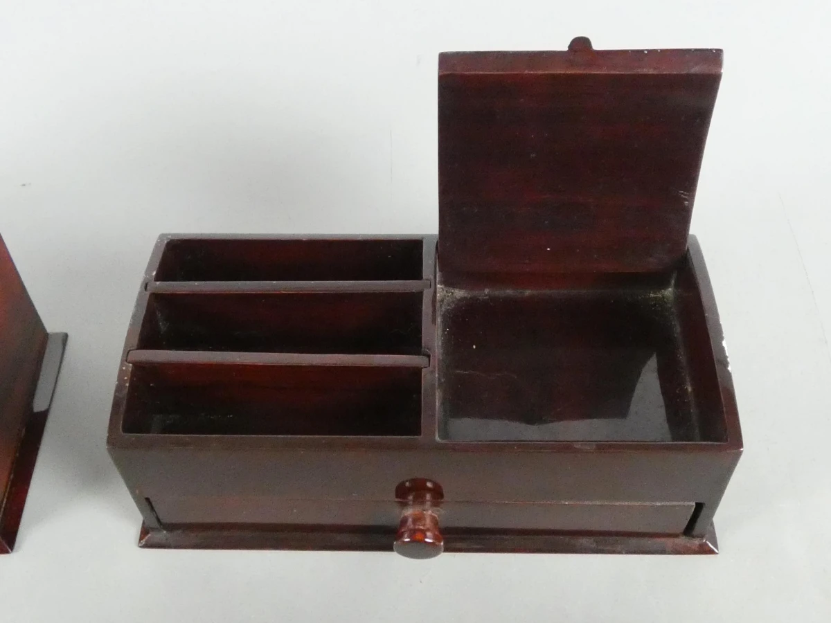 Set van vijf houten bureau-accessoires