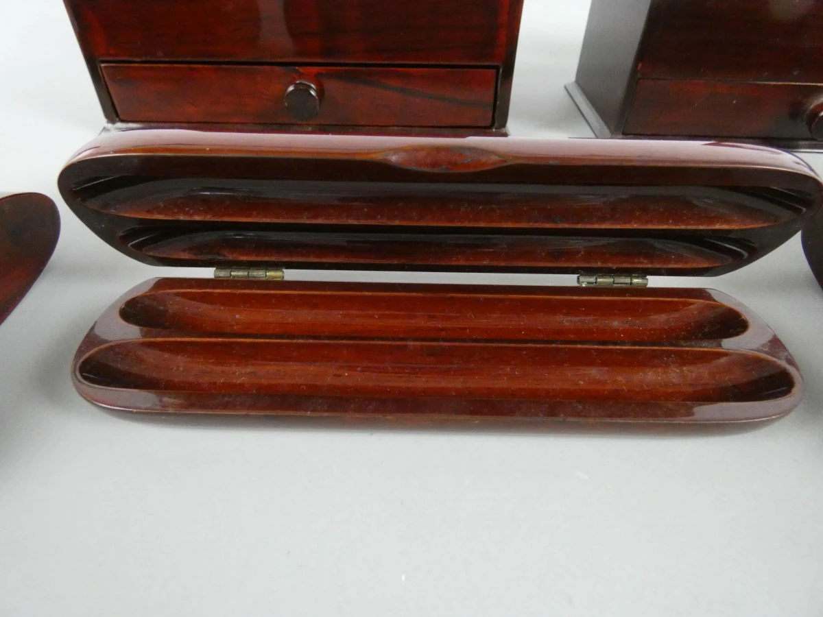 Set van vijf houten bureau-accessoires