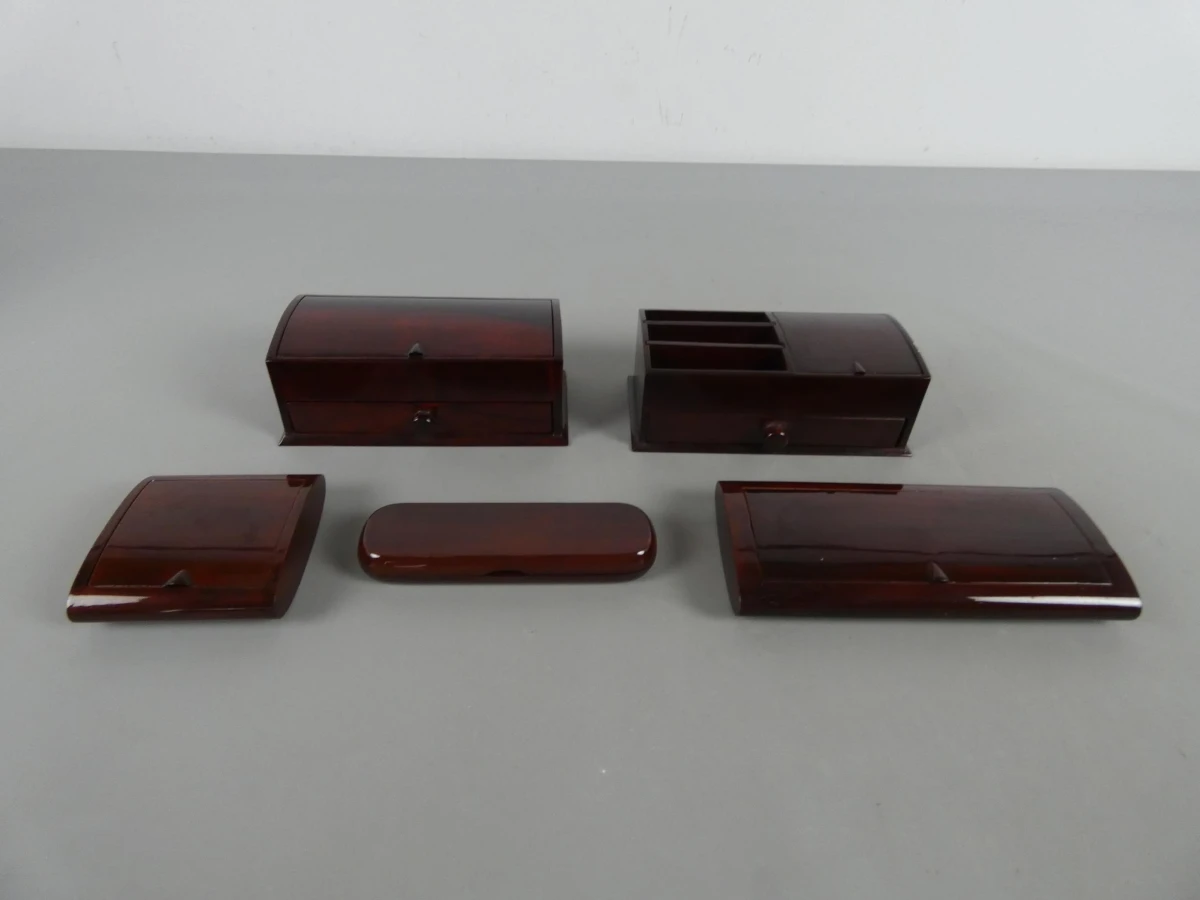 Set van vijf houten bureau-accessoires