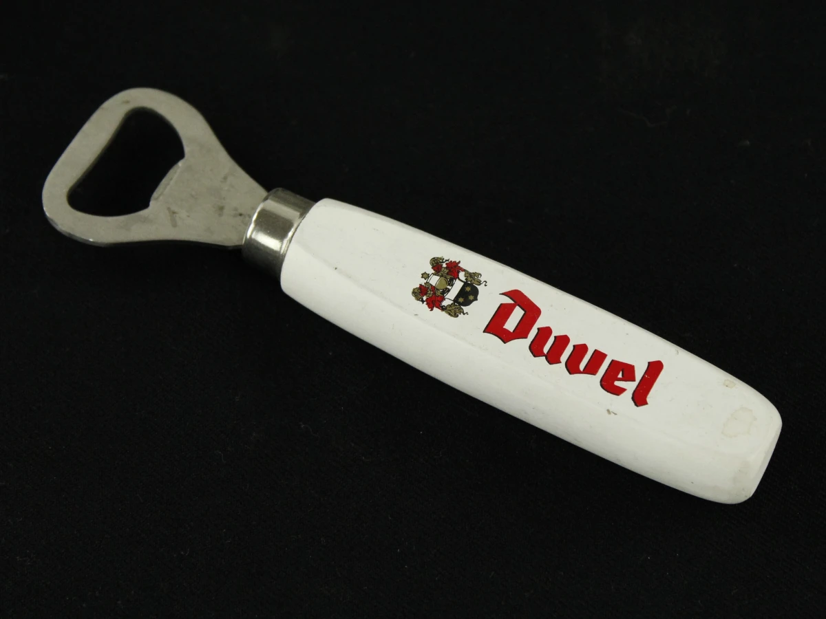 Lot van 7 Duvel Art en Limited editon uitgaven glazen  met accessoires