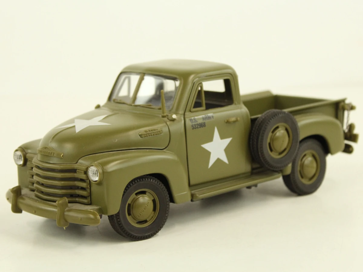 Set militaire modelauto's en soldaat figuur