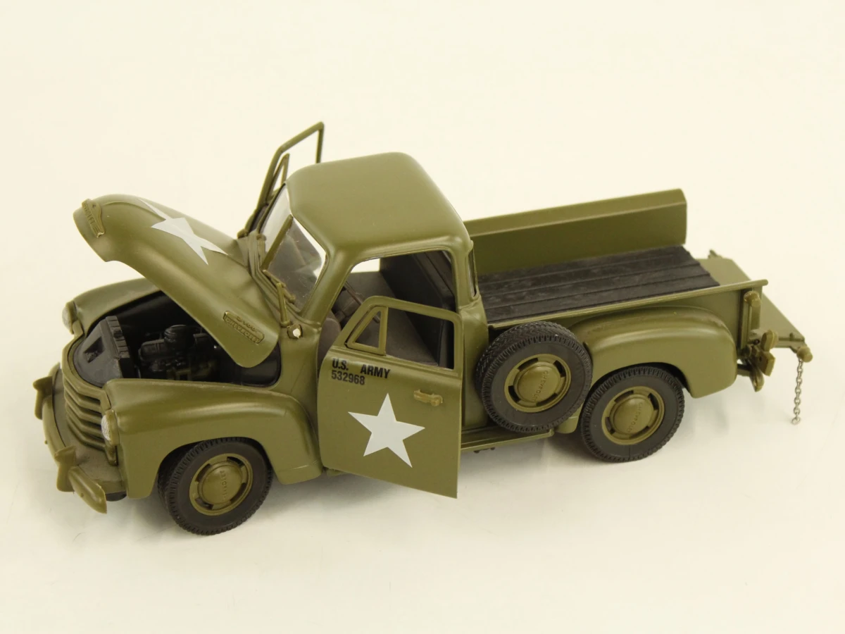 Set militaire modelauto's en soldaat figuur