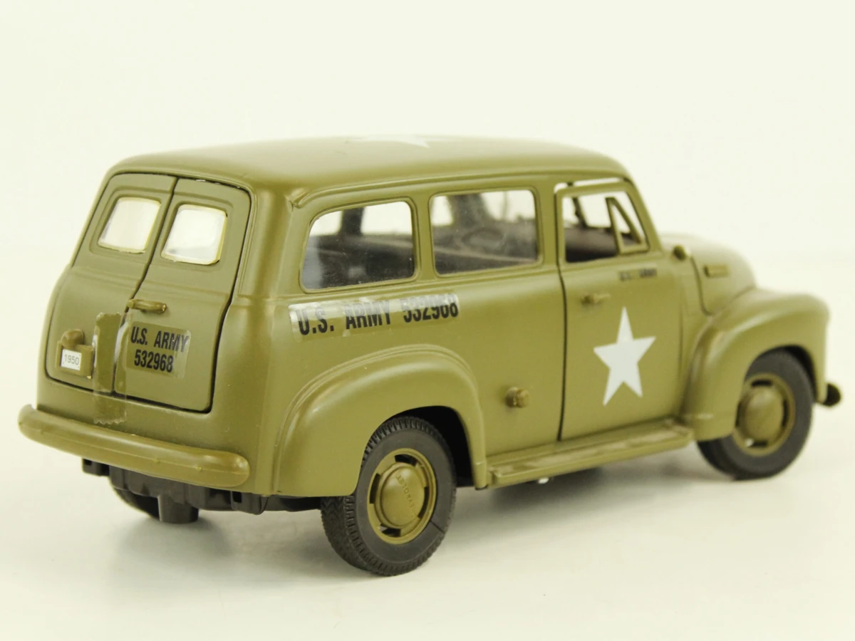 Set militaire modelauto's en soldaat figuur