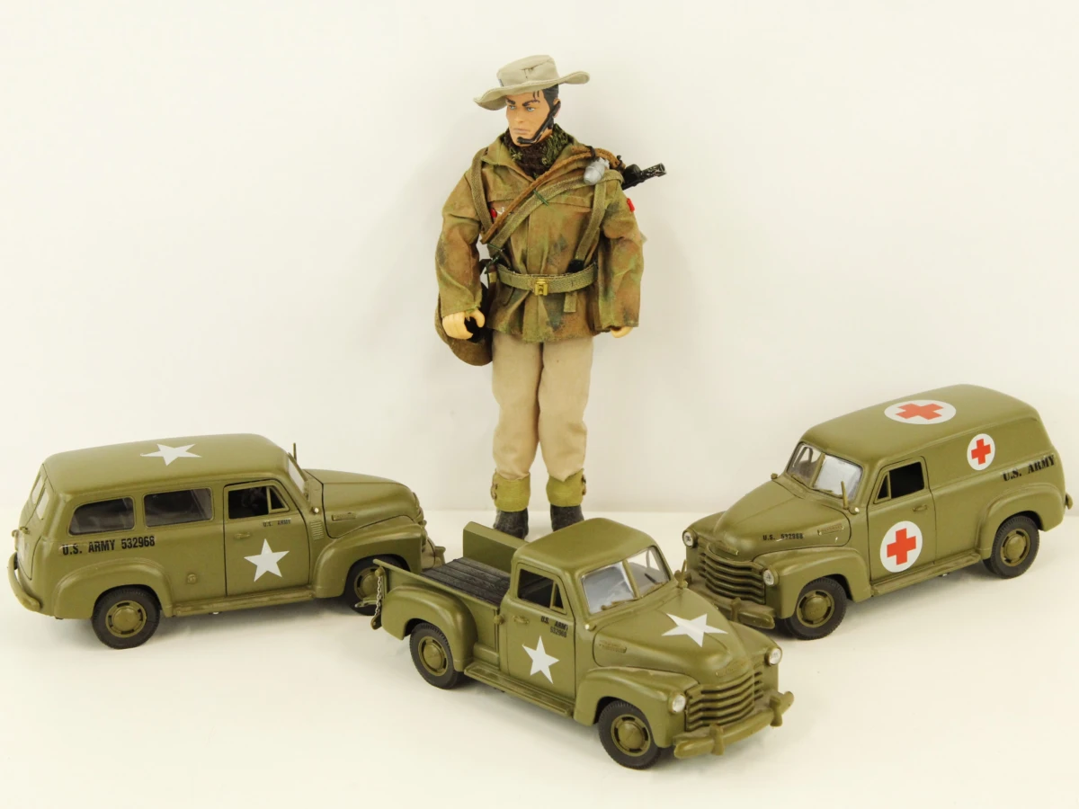 Set militaire modelauto's en soldaat figuur