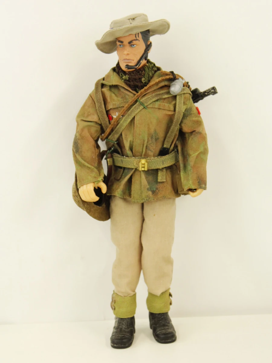 Set militaire modelauto's en soldaat figuur