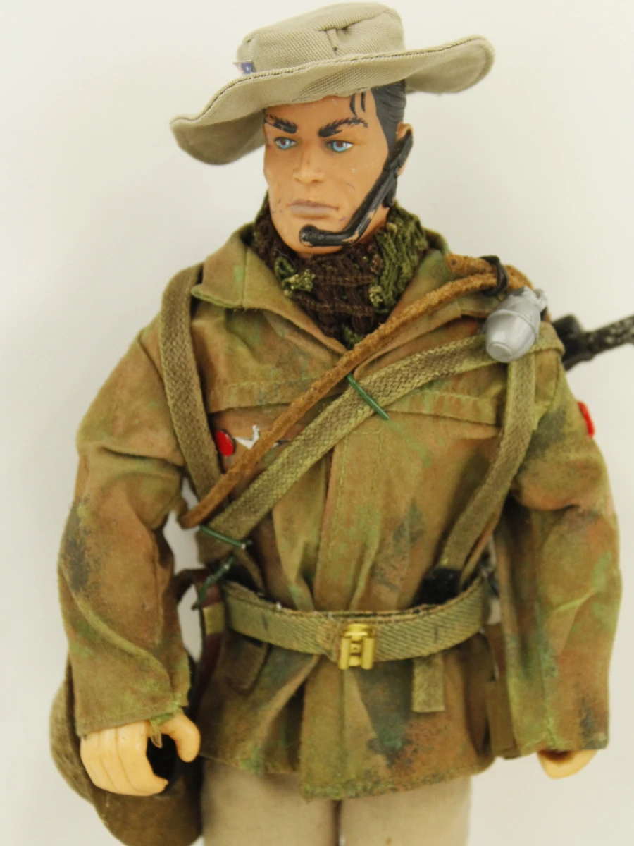 Set militaire modelauto's en soldaat figuur