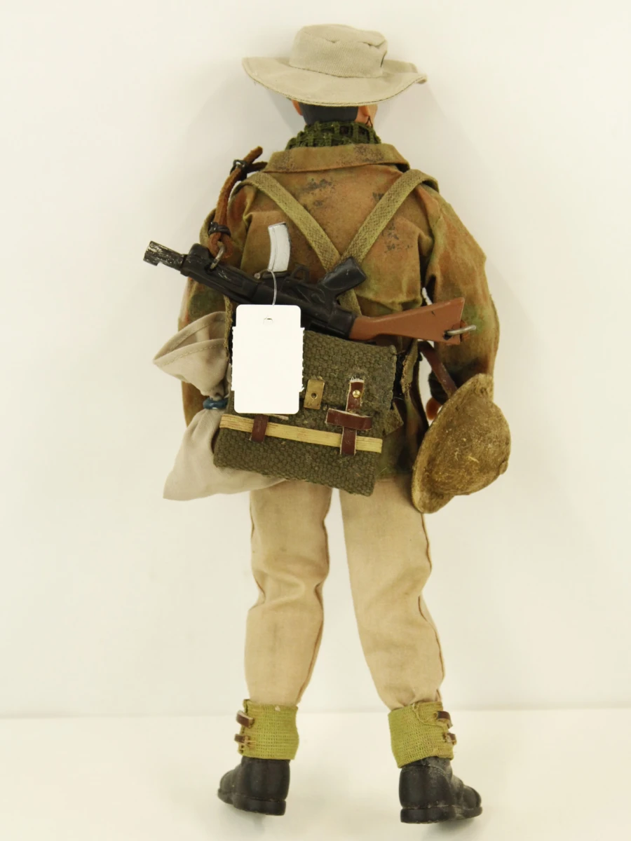 Set militaire modelauto's en soldaat figuur