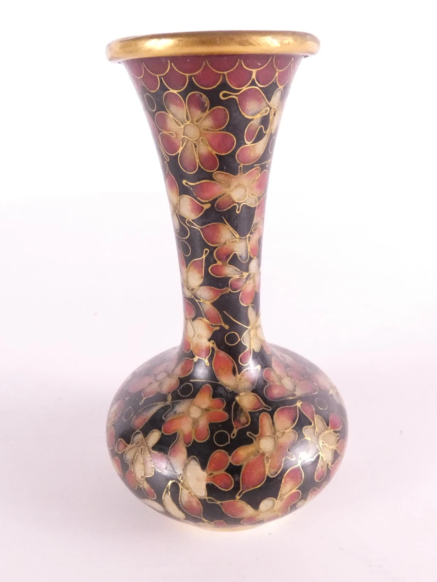 Set van diverse kleine kleurrijke cloisonné decoraties