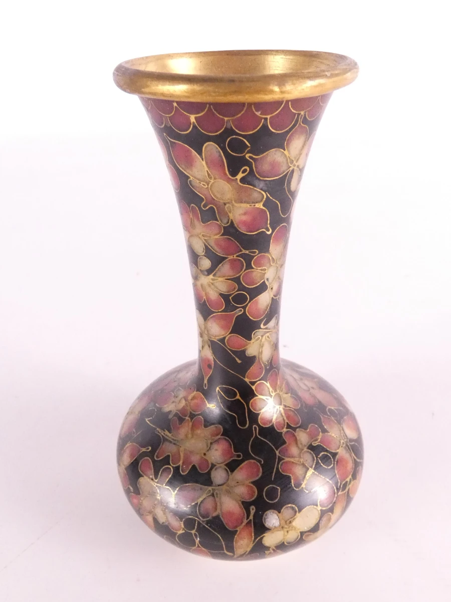 Set van diverse kleine kleurrijke cloisonné decoraties