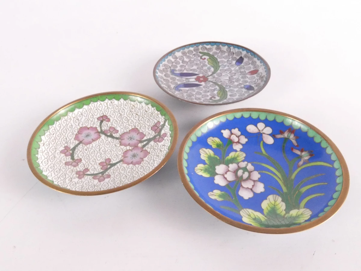 Set van diverse kleine kleurrijke cloisonné decoraties
