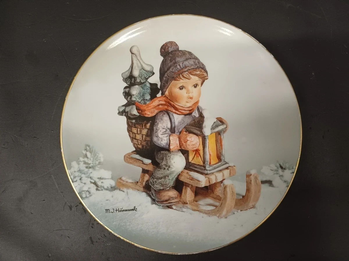 Set van 12 Hummel collectors borden