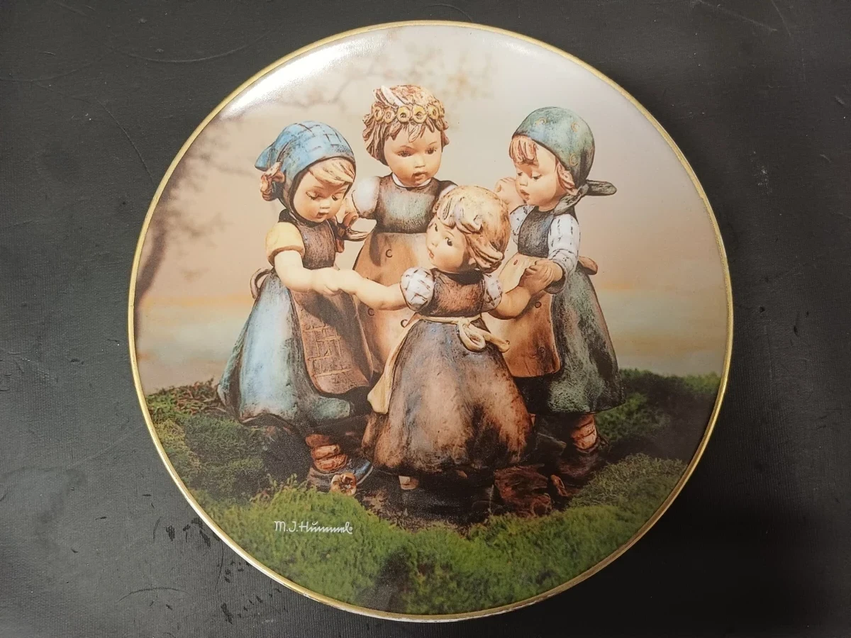 Set van 12 Hummel collectors borden