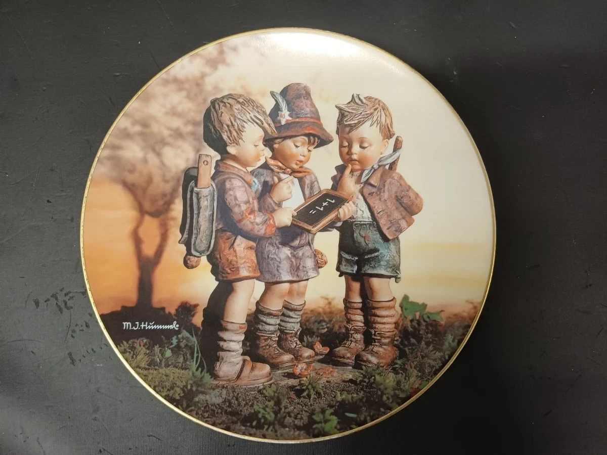 Set van 12 Hummel collectors borden