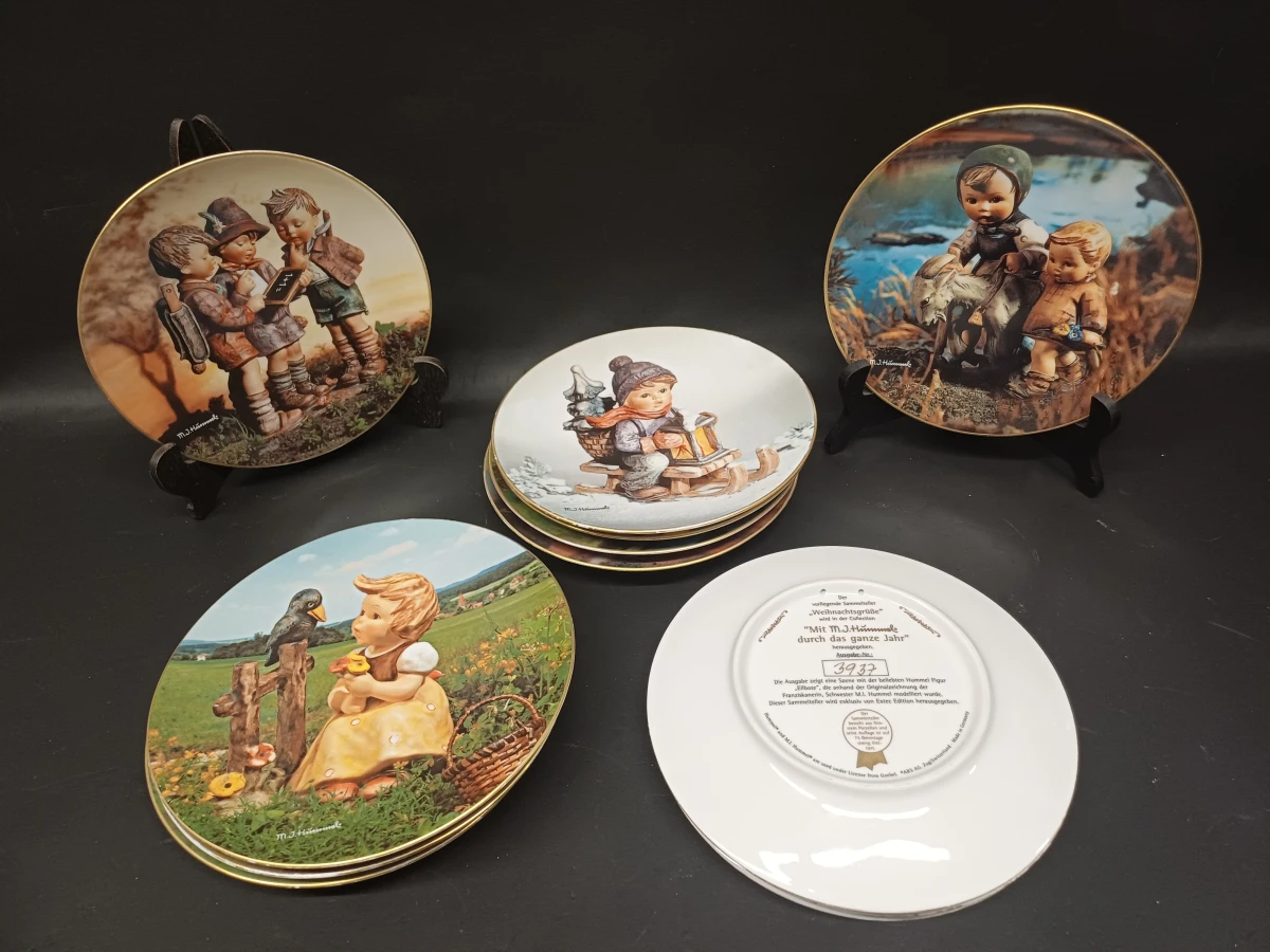 Set van 12 Hummel collectors borden