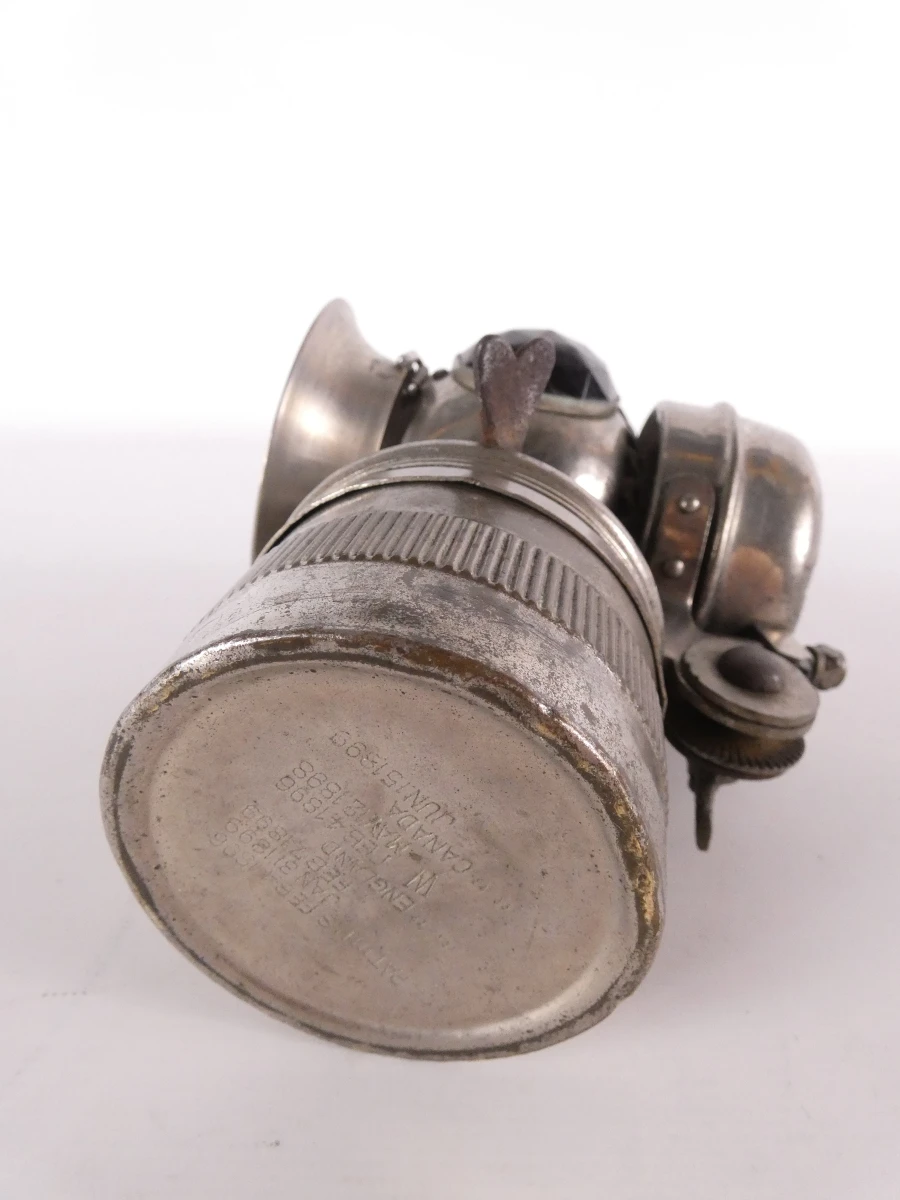 2 vintage olielantaarns en 1 karbidlamp