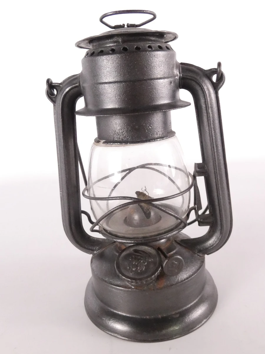 2 vintage olielantaarns en 1 karbidlamp
