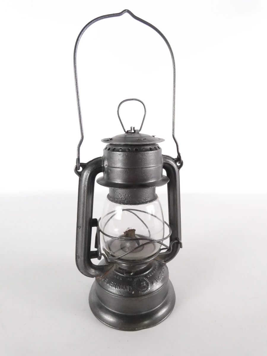 2 vintage olielantaarns en 1 karbidlamp