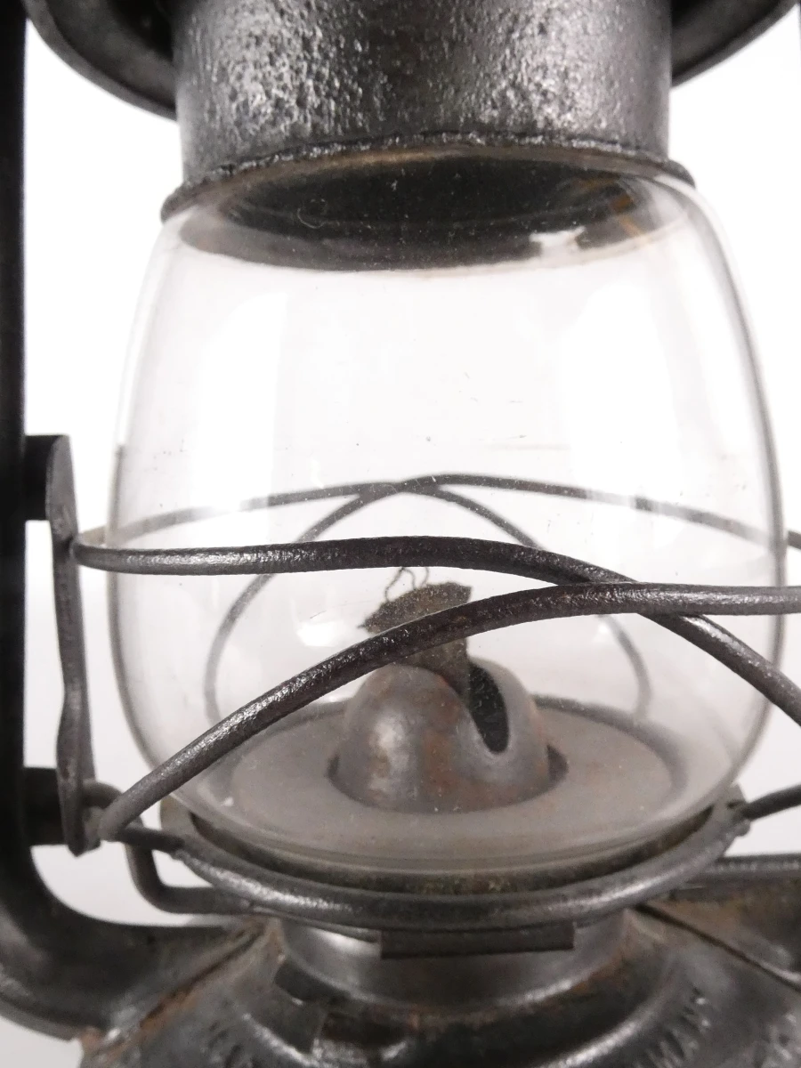 2 vintage olielantaarns en 1 karbidlamp
