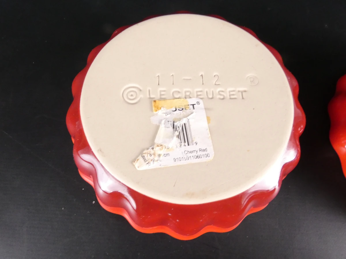 Le Creuset theepot met schaaltjes en peper- en zoutmolens