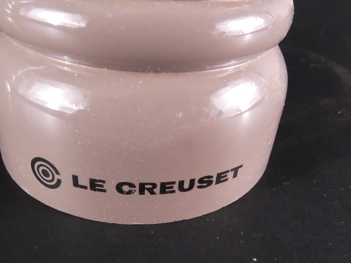 Le Creuset theepot met schaaltjes en peper- en zoutmolens