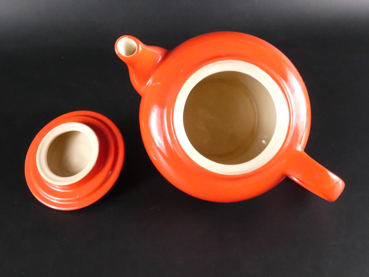 Le Creuset theepot met schaaltjes en peper- en zoutmolens