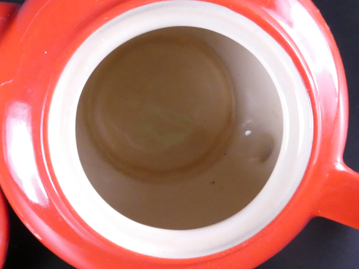 Le Creuset theepot met schaaltjes en peper- en zoutmolens